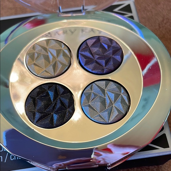 Mary Kay Eyeshadow Quad - Picture 2 of 4